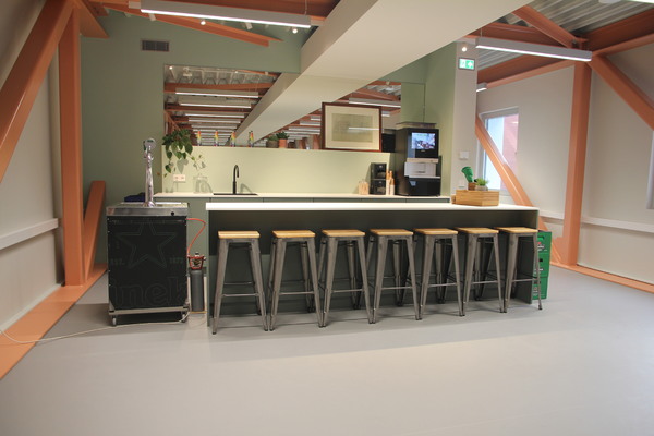 Forbo heeft primeur: hergebruikte vloeren van TU Delft in Heineken Experience